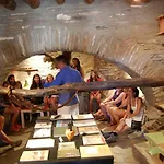 Cyclades Olive Museum's بيت ضيافة Pitrofos