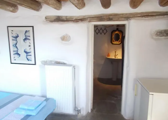 Cyclades Olive Museum's 3* Pitrofos