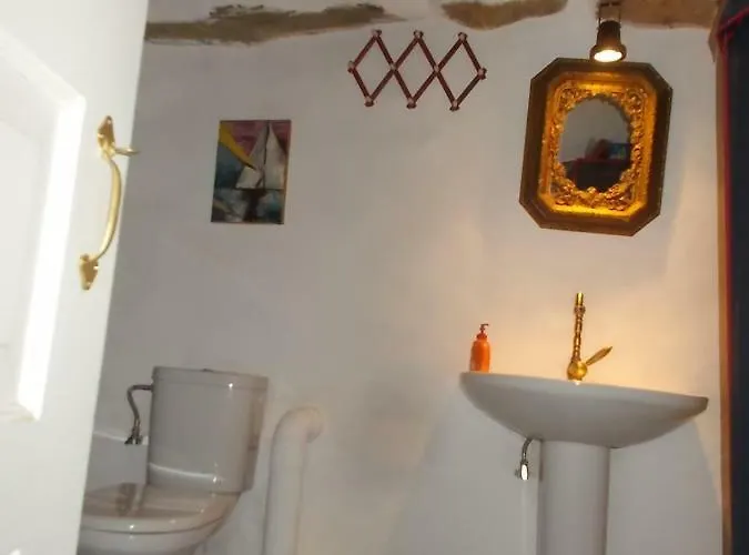 Cyclades Olive Museum's Penzion Pitrofos